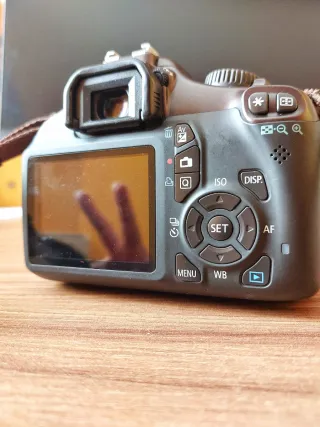 Canon EOS 1100D + funda + memorias