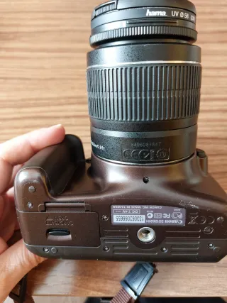 Canon EOS 1100D + funda + memorias