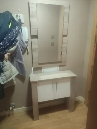Mueble de entrada con espejo