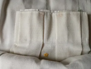 Dos cortinas bordadas