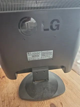 Monitor LG Flatron Plata