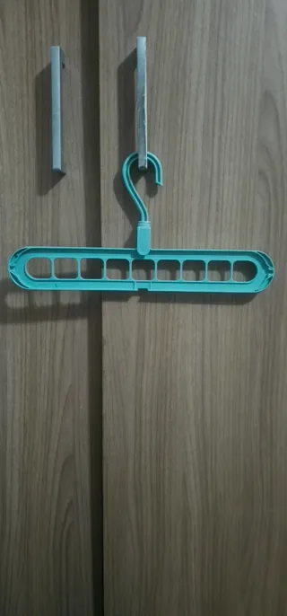 Perchas multifuncionales de plástico (rosa y turqu