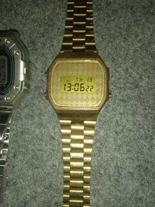 Lote 2 orologi digitali Casio.