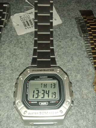 Lote 2 orologi digitali Casio.