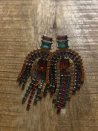 Pendientes largos pedrería multicolor
