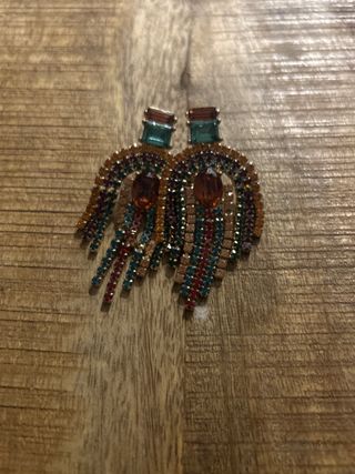 Pendientes largos pedrería multicolor