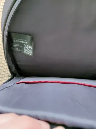 Mochila Samsonite Negra con detalles rojos