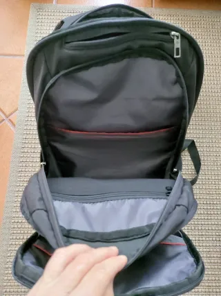 Mochila Samsonite Negra con detalles rojos