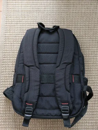 Mochila Samsonite Negra con detalles rojos