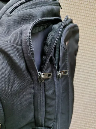 Mochila Samsonite Negra con detalles rojos