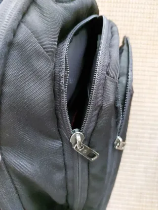 Mochila Samsonite Negra con detalles rojos