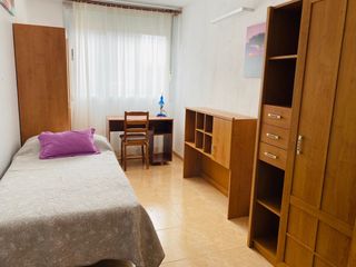 Se alquila habitación en el piso compartido