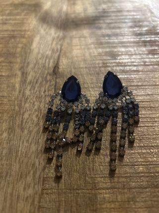 Pendientes largos con pedrería azul