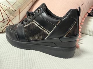 Zapatillas plataforma negras y plateadas