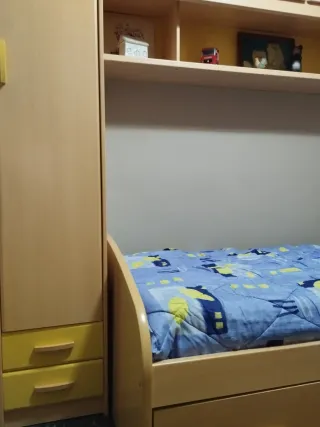 Dormitorio juvenil puente madera clara