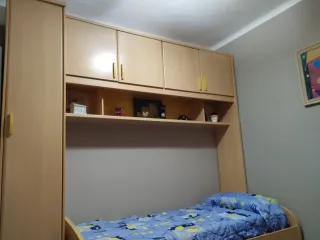 Dormitorio juvenil puente madera clara