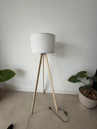 Lámpara Trípode Madera y Tela