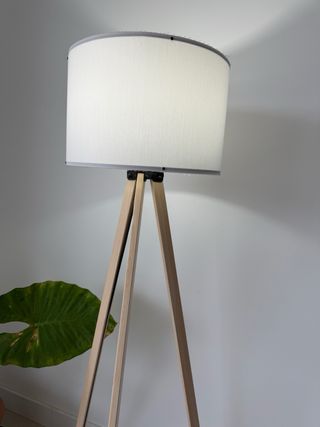 Lámpara Trípode Madera y Tela