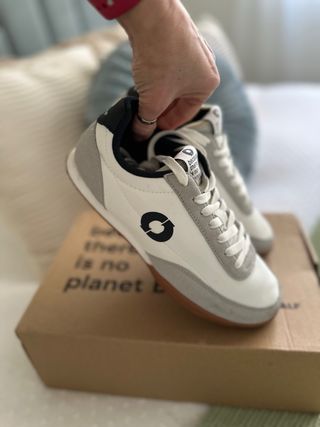 Zapatillas Ecoalf grises y blancas