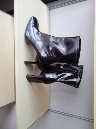 Botines charol mujer talla 40 muy cómodos.