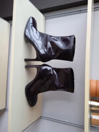 Botines charol mujer talla 40 muy cómodos.