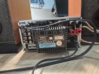 Cadena de música Onkyo con altavoces