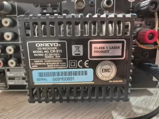 Cadena de música Onkyo con altavoces