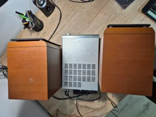 Cadena de música Onkyo con altavoces