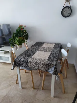 Mesa extensible Ikea blanca.