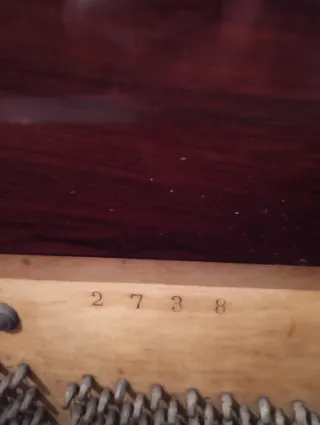 Piano Alemán Knauss Rojo