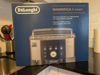 Cafetera DeLonghi Magnifica S Plata