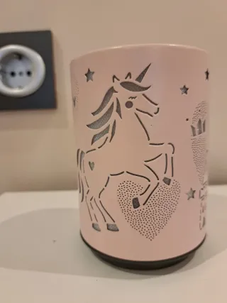 Lamparita infantil rosa con estrellas