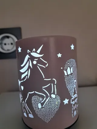 Lamparita infantil rosa con estrellas