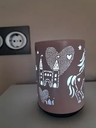 Lamparita infantil rosa con estrellas