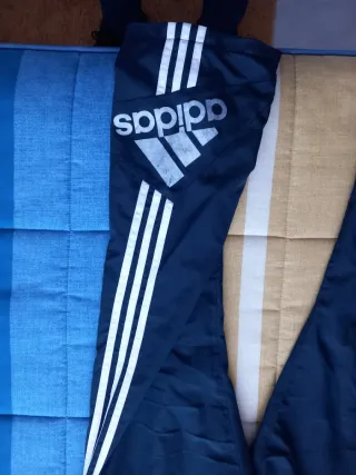 Pantalón Chándal Adidas Talla XL (15/16 años)