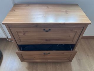 Cajonera de madera para habitación