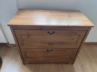 Cajonera de madera para habitación