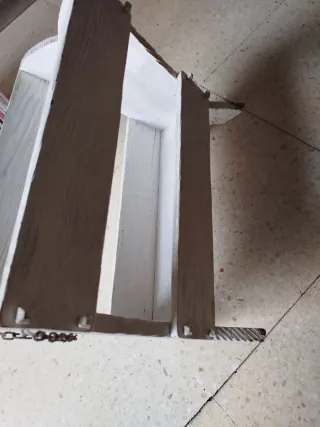 Revistero de madera blanco