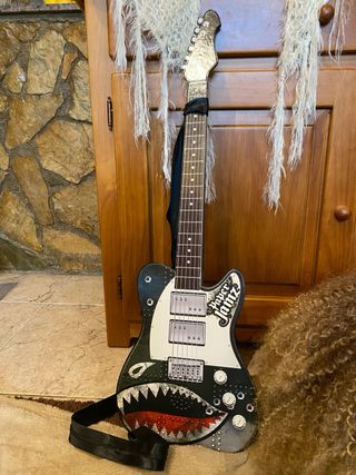 Disfraz Tina Turner Peluca, guitarra y Riñonera