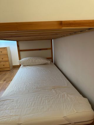 Litera IKEA madera y blanco