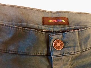 Pantalón de vestir para hombre.