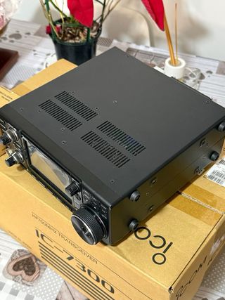 ICOM IC-7300 HF/50MHz ( En garantía Icom )