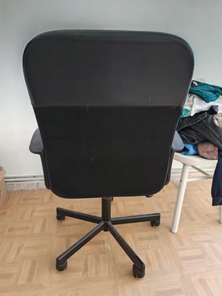 Silla de oficina ergonómica negra