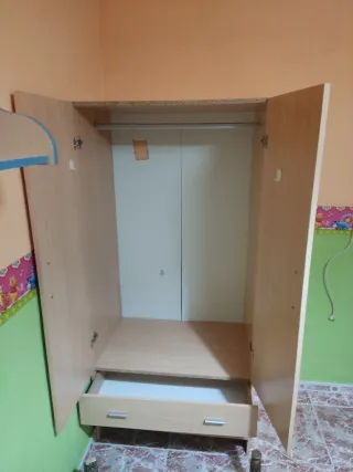 Armario de madera con 2 cajones (urge venta)