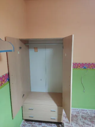 Armario de madera con 2 cajones (urge venta)