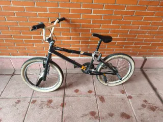 Bicicleta BMX negra