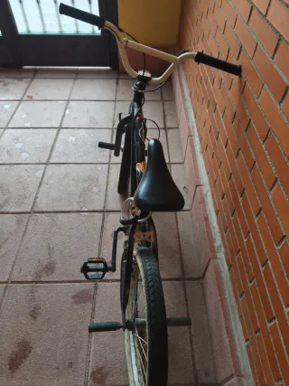 Bicicleta BMX negra