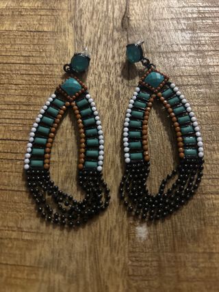Pendientes largos con abalorios