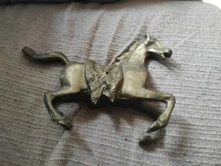 Figura de caballo de latón Antigua.