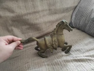 Figura de caballo de latón Antigua.